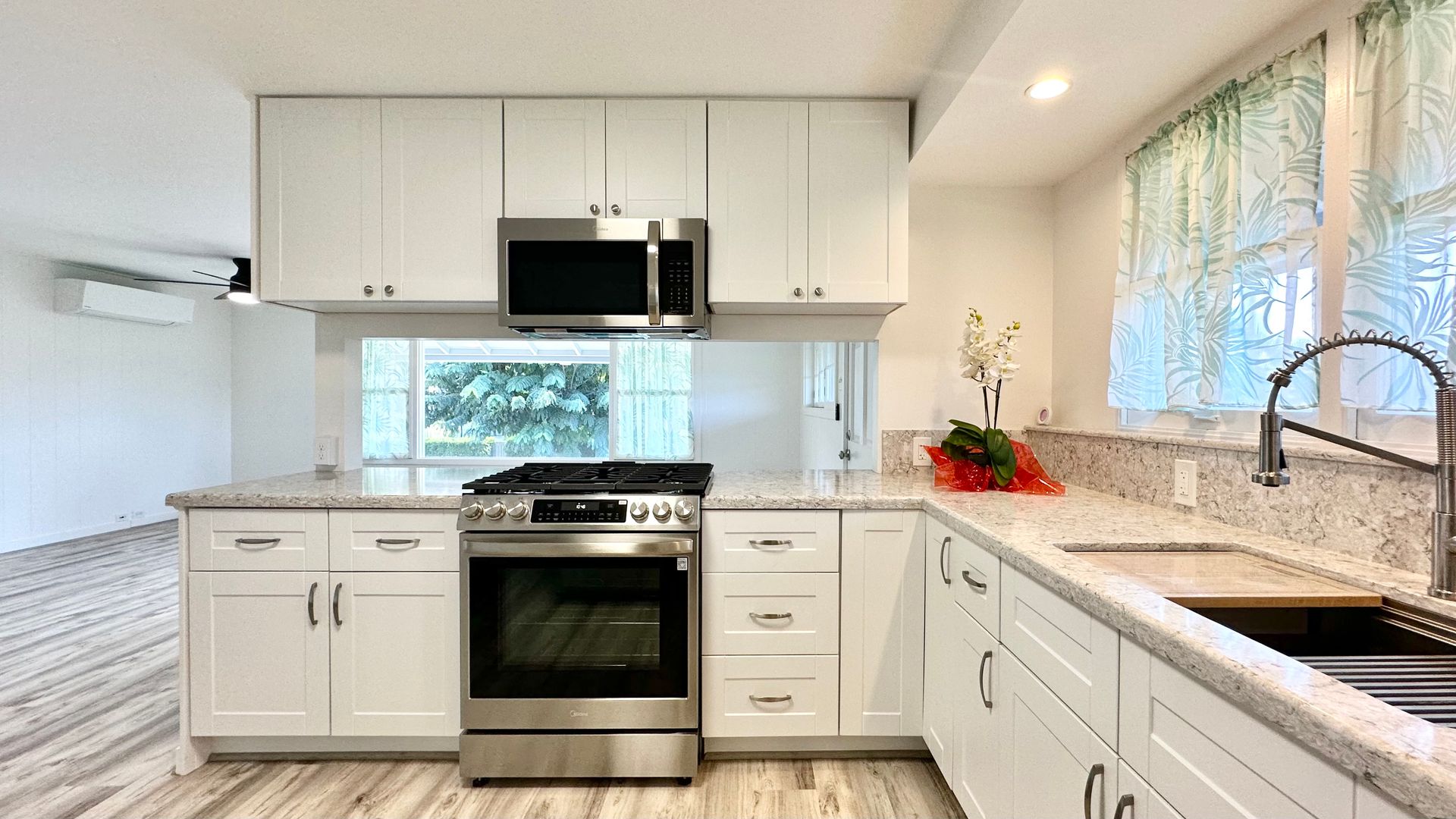 Honolulu Apartment: 2340 University Ave.