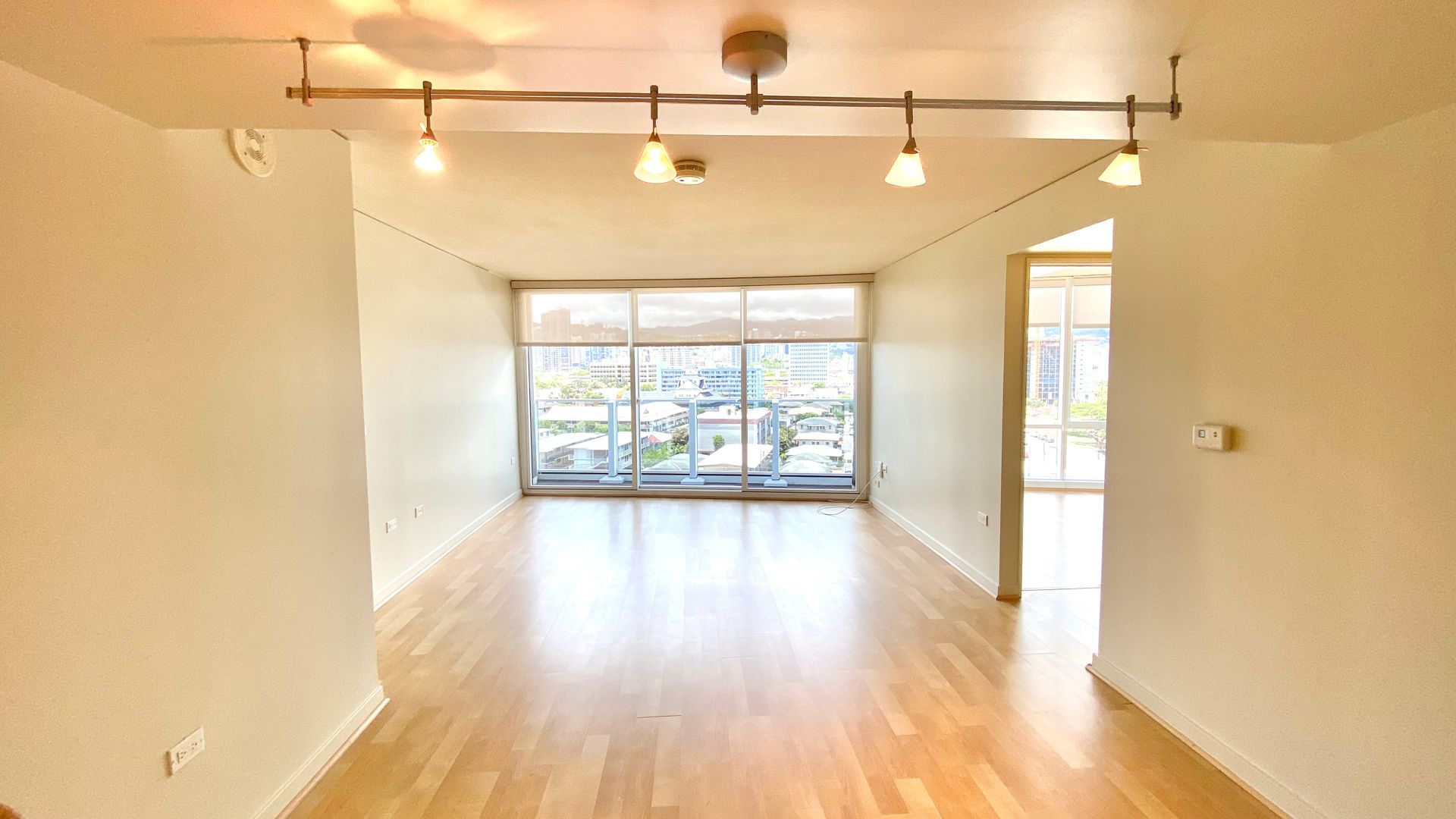 Honolulu Condo: 1296 Kapiolani Blvd #1002-E