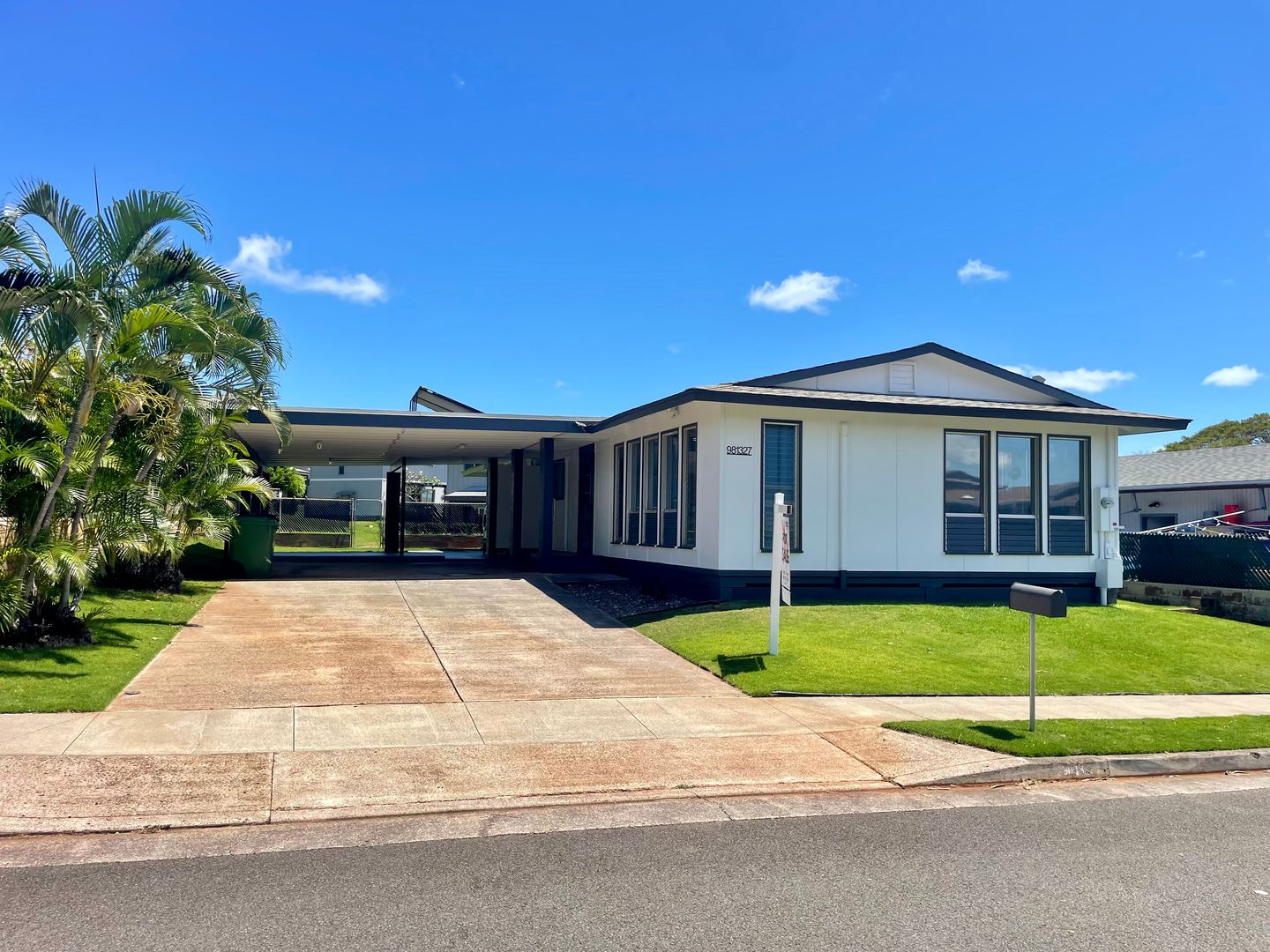 Pearl City House: 98-1327 Hoohiki Street
