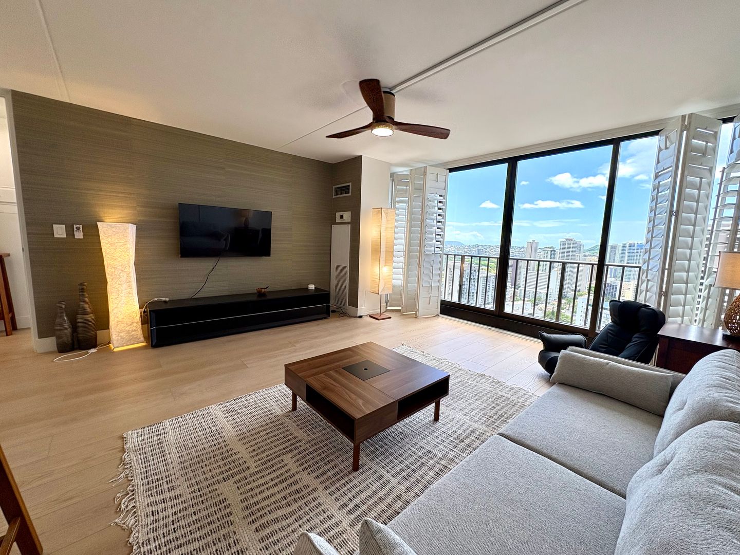 Honolulu Condo: 411 Hobron Lane, #3801
