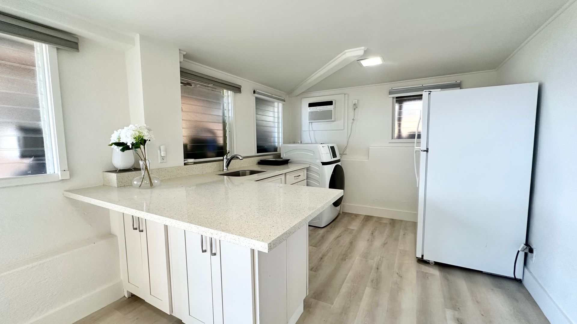 Honolulu House: 4559 Sierra Dr., Apt. B (studio)