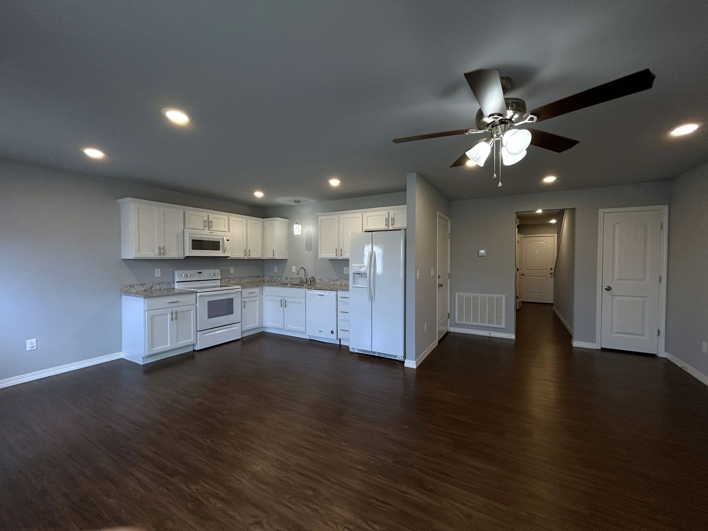 Townhouse with Garage - Minutes from Downtown Rogers 4 of 12