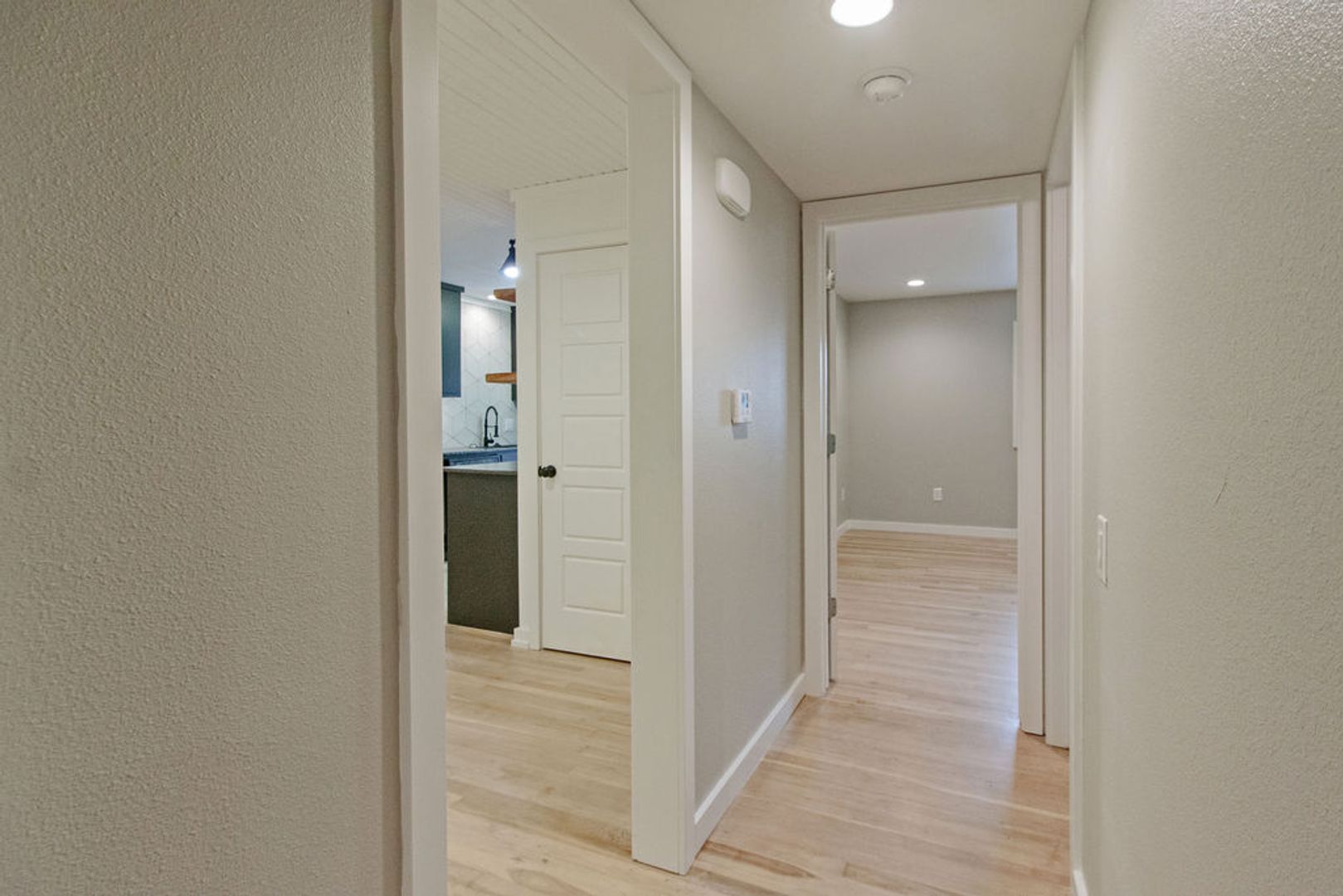 Pet-Friendly 2-Bedroom Apartment in Downtown Rogers – Move-In Special! 10 of 12