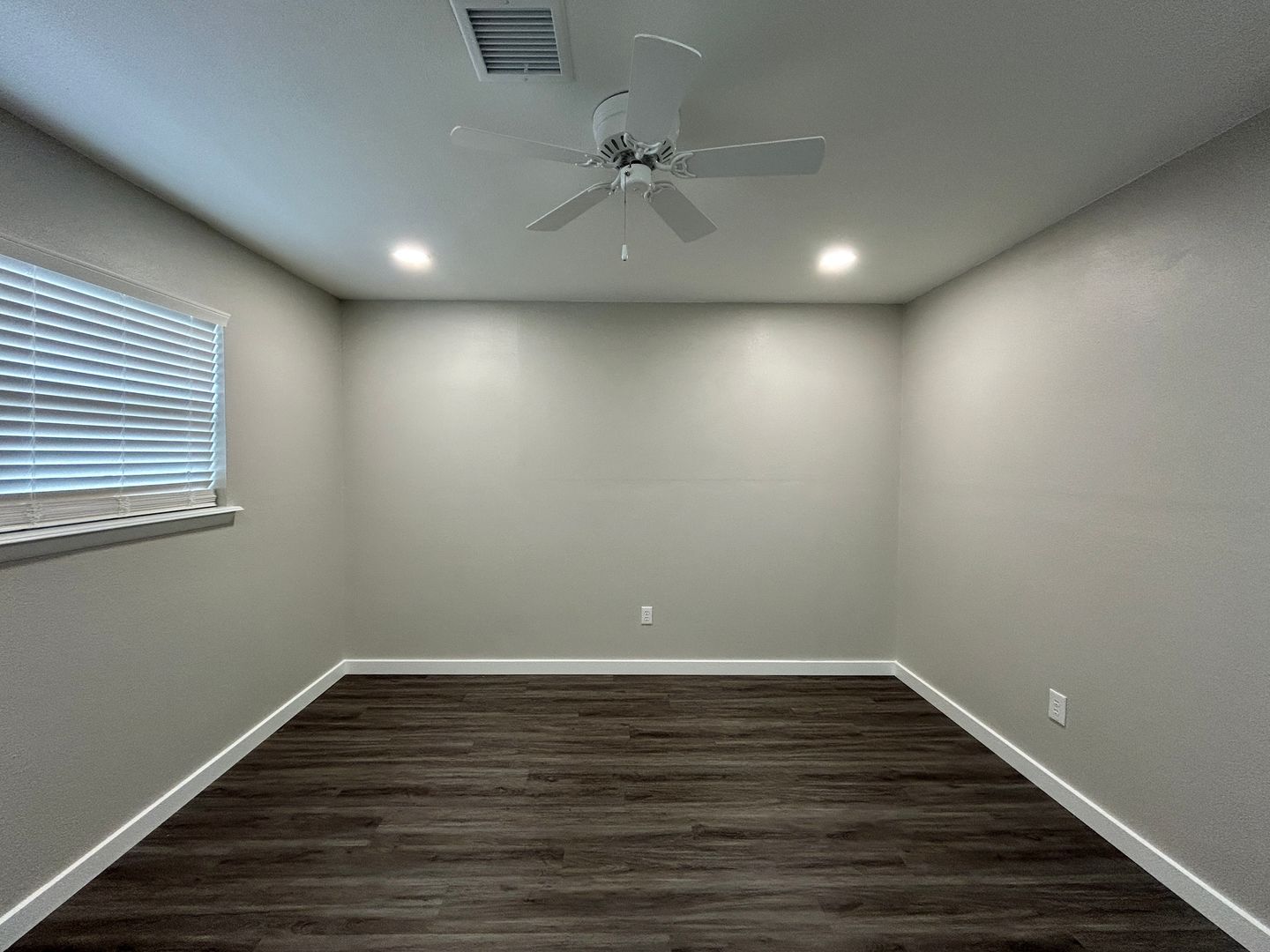 2 Bed Apartment for Rent Minutes from Downtown Rogers - Move-In Special! 10 of 12