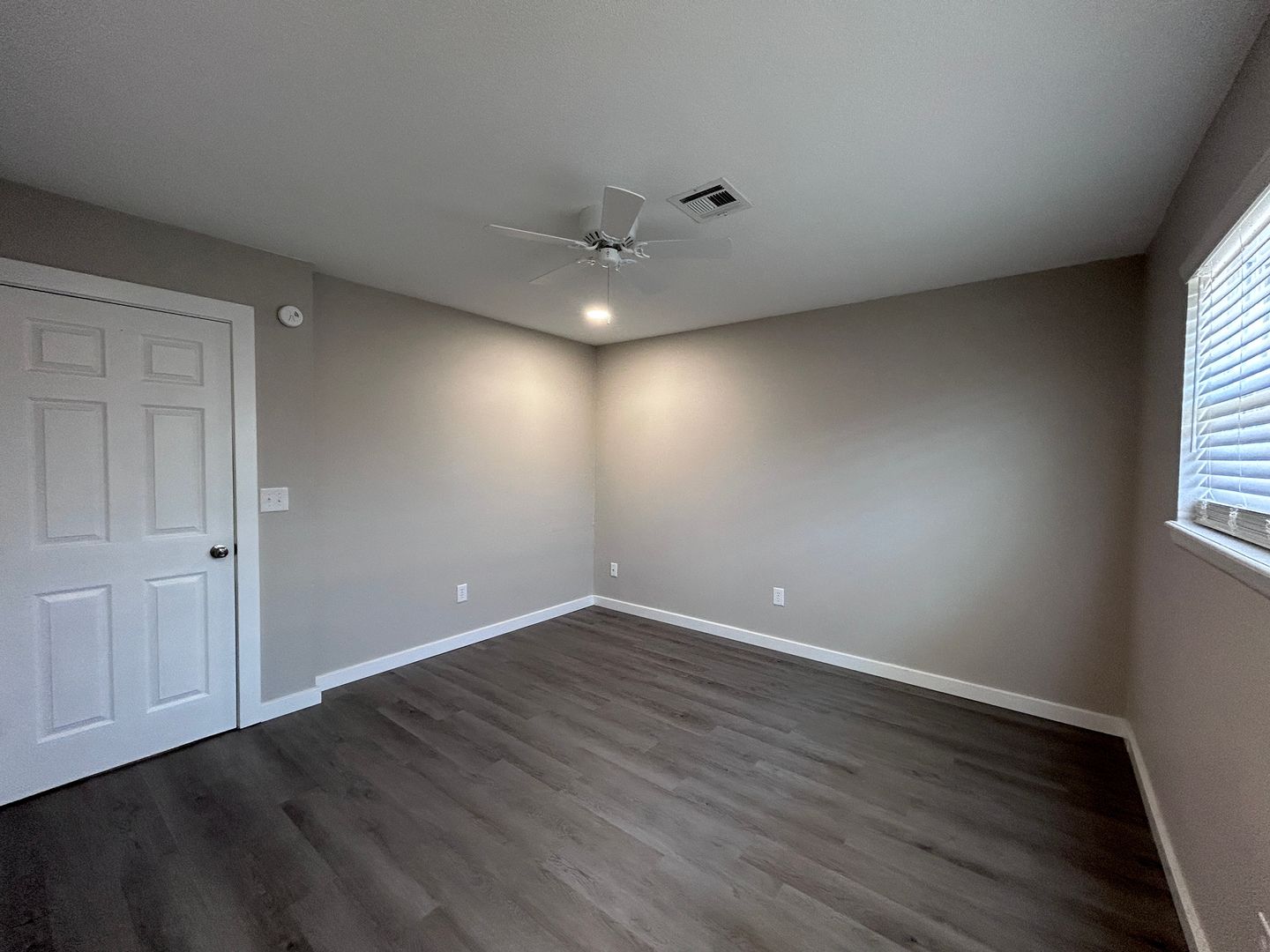 2 Bed Apartment for Rent – Minutes from Downtown Rogers 10 of 12
