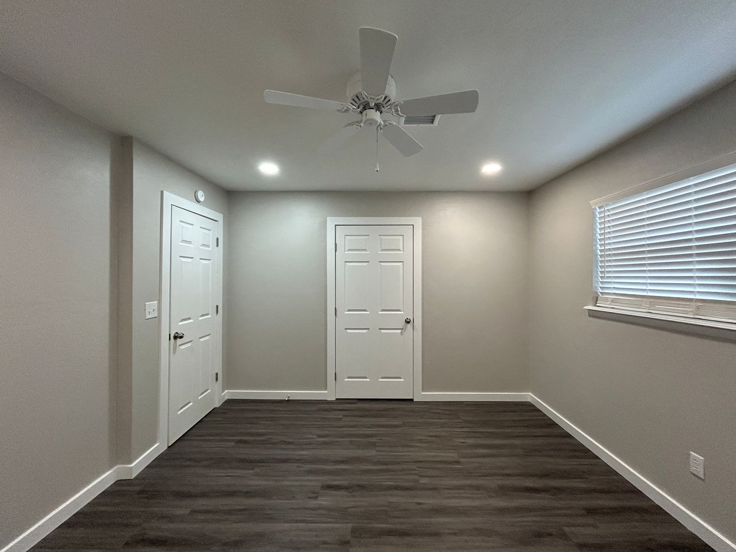 2 Bed Apartment for Rent Minutes from Downtown Rogers - Move-In Special! 11 of 12