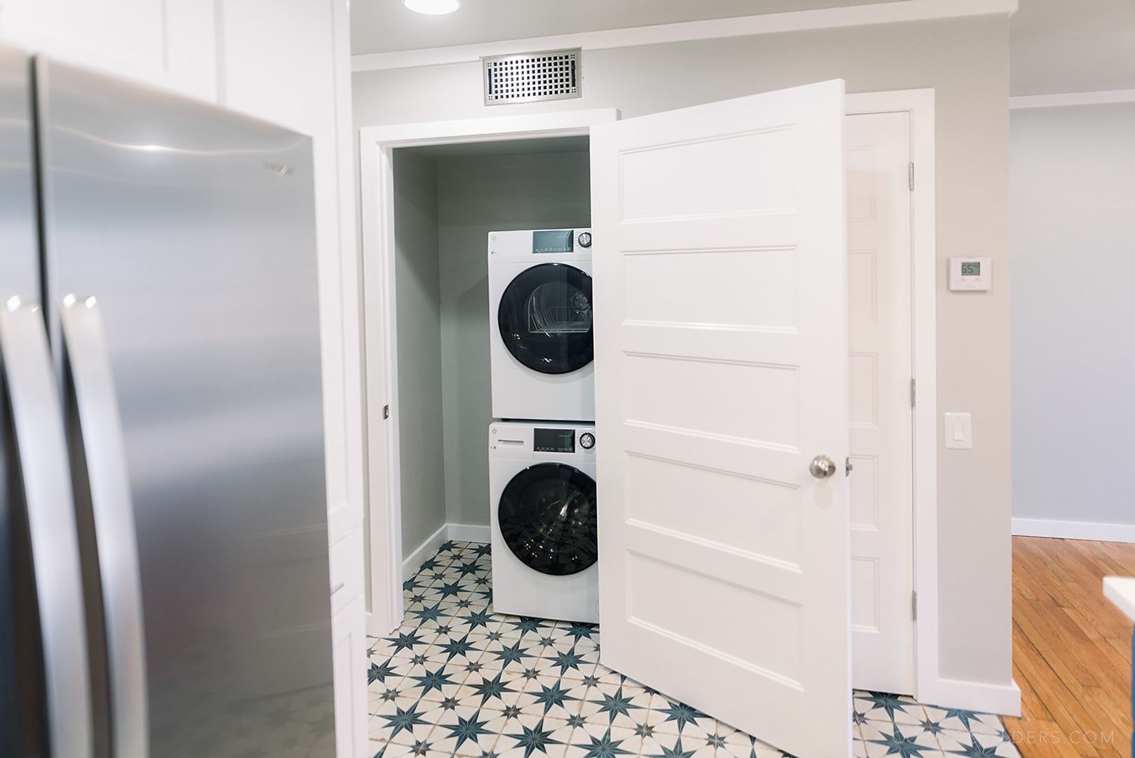 Pet-Friendly 1-Bedroom Apartment in Downtown Rogers – Move-In Special! 5 of 12