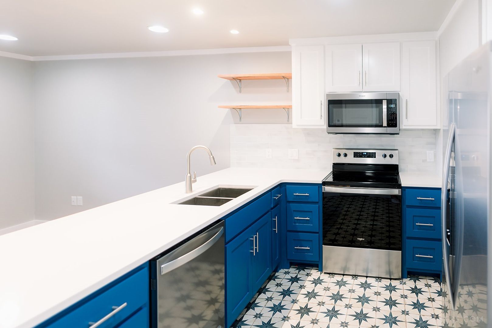 Pet-Friendly 1-Bedroom Apartment in Downtown Rogers – Move-In Special! 6 of 12