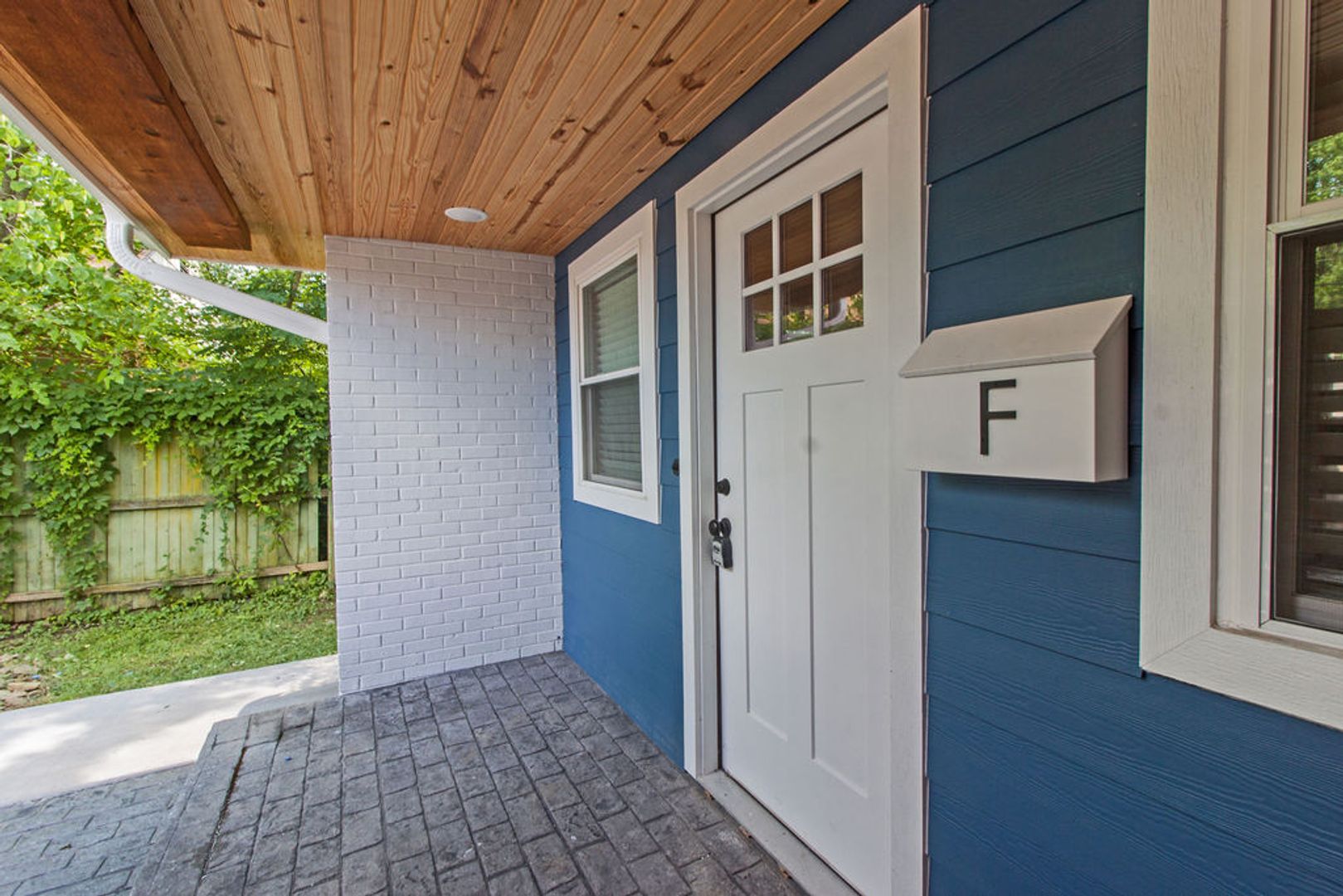 Rogers Apartment: 400 W Poplar Street