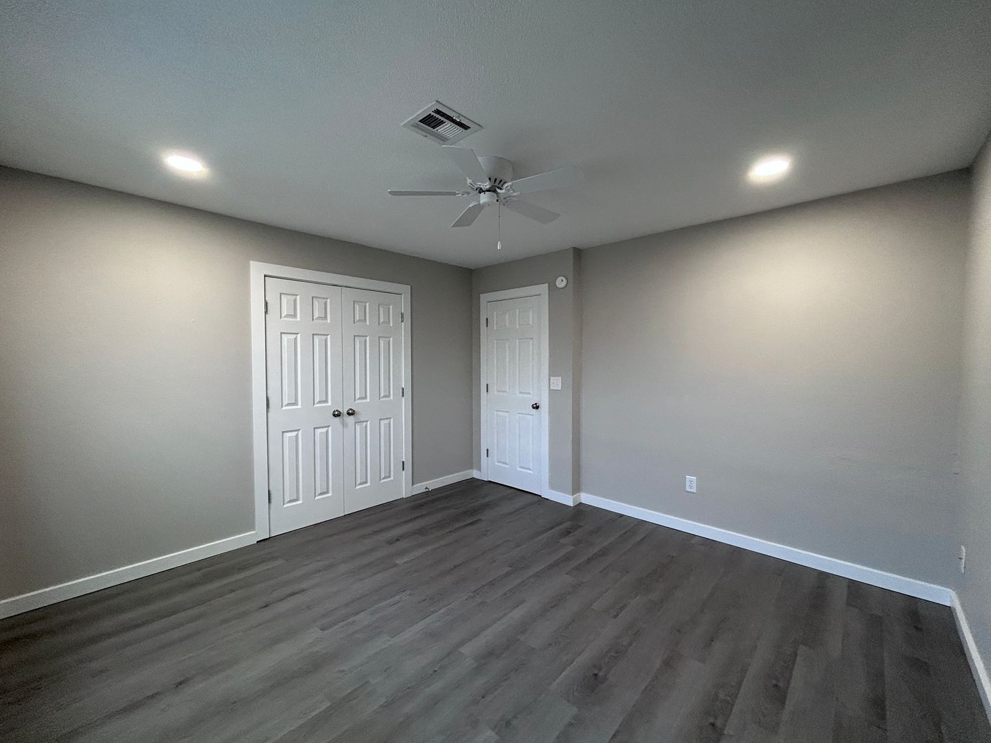 2 Bed Apartment for Rent – Minutes from Downtown Rogers 12 of 12