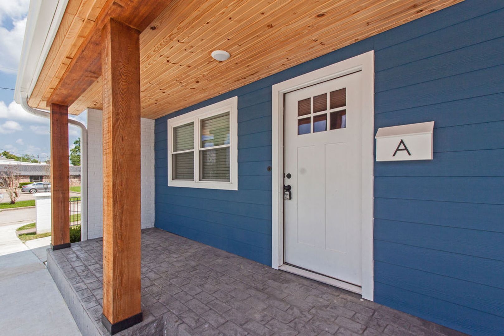 Rogers Apartment: 400 W Poplar Street