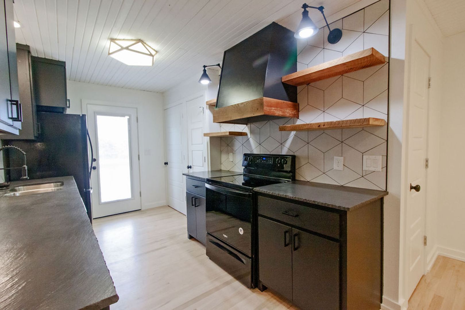 Pet-Friendly 2-Bedroom Apartment in Downtown Rogers – Move-In Special! 2 of 12