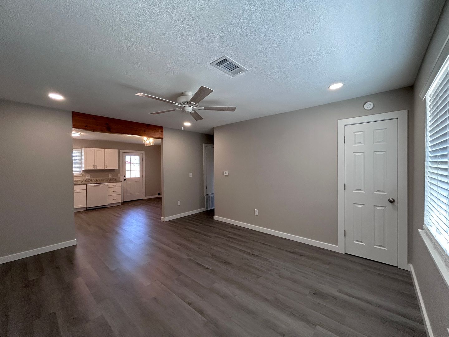 2 Bed Apartment for Rent – Minutes from Downtown Rogers 4 of 12