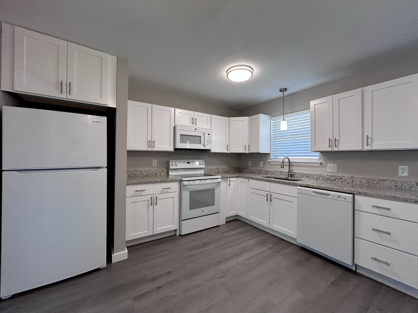 2 Bed Apartment for Rent – Minutes from Downtown Rogers 8 of 12
