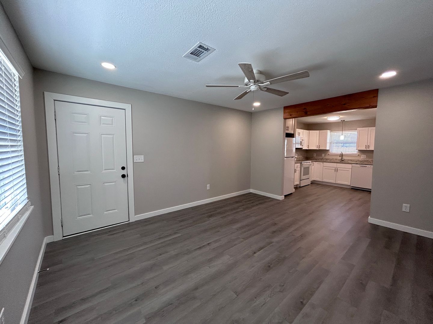 2 Bed Apartment for Rent – Minutes from Downtown Rogers 6 of 12