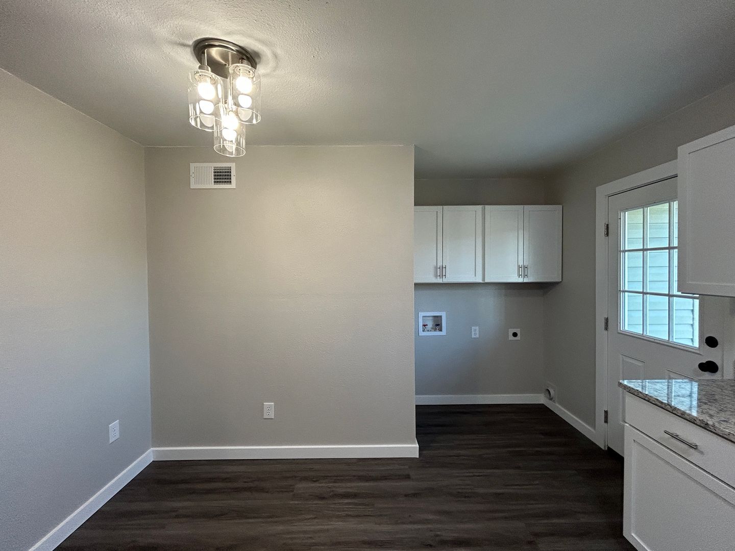 2 Bed Apartment for Rent Minutes from Downtown Rogers - Move-In Special! 8 of 12