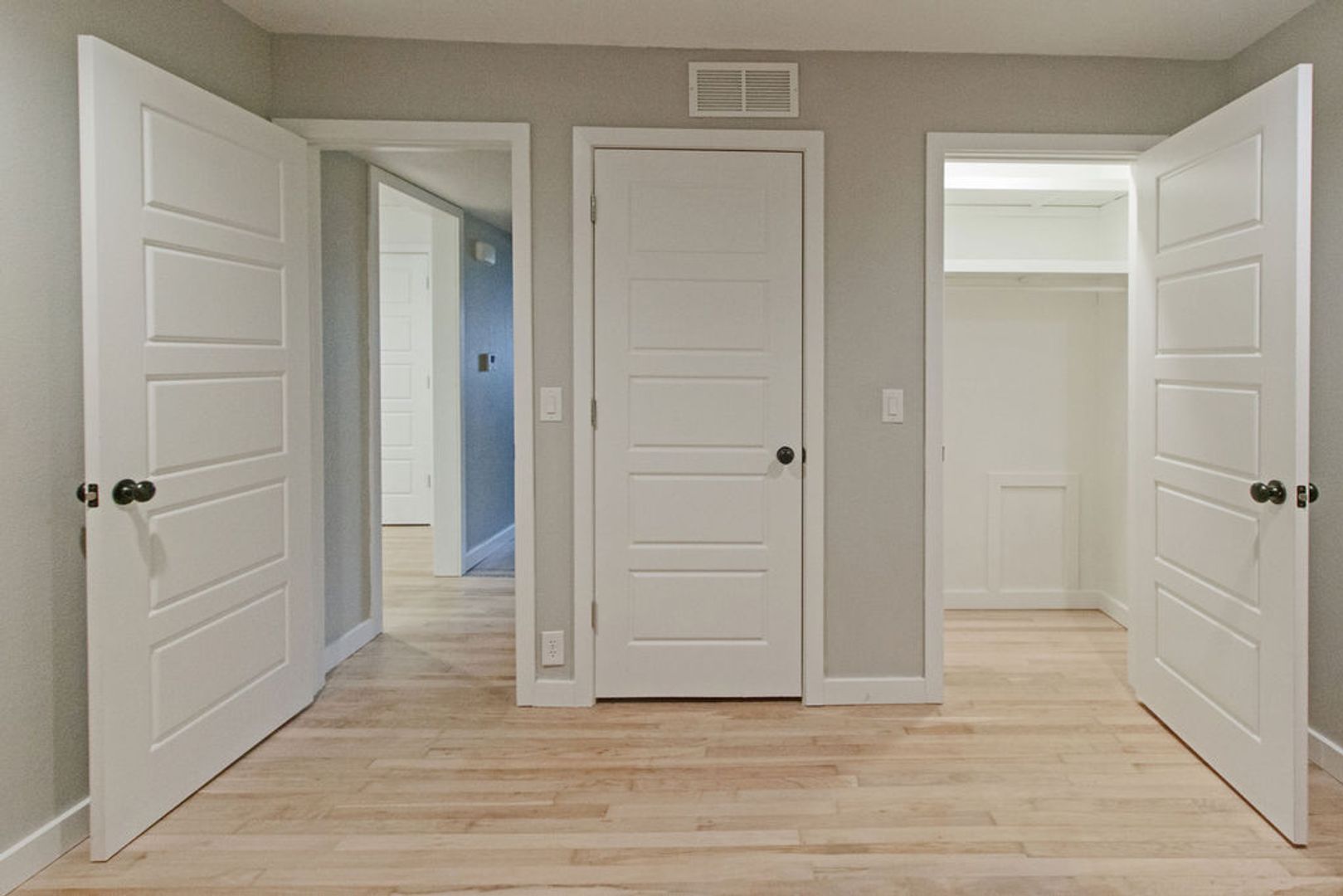 Pet-Friendly 2-Bedroom Apartment in Downtown Rogers – Move-In Special! 12 of 12