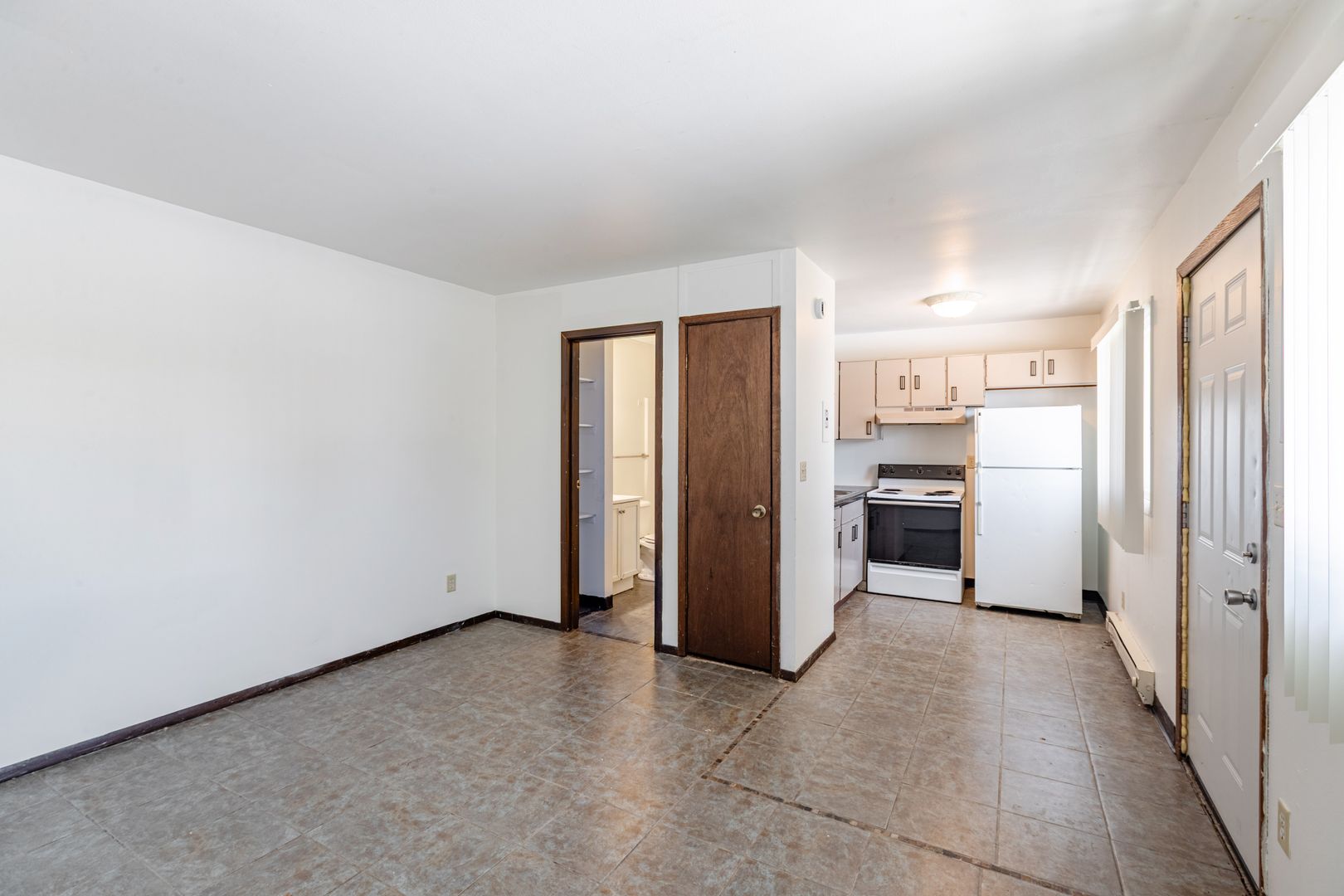 La Crosse Apartment: 1749 La Crescent St