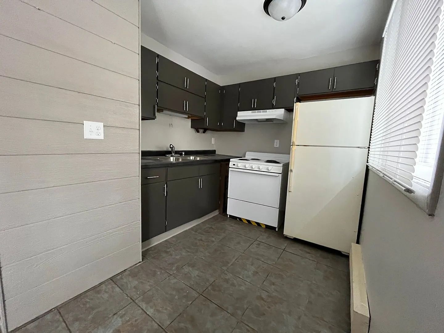 La Crosse Apartment: 1749 La Crescent St
