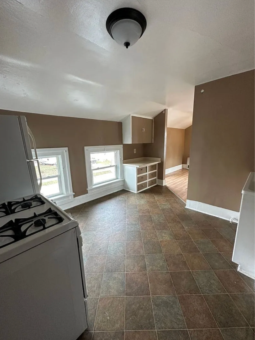 Watertown Apartment: 413 S 6th St