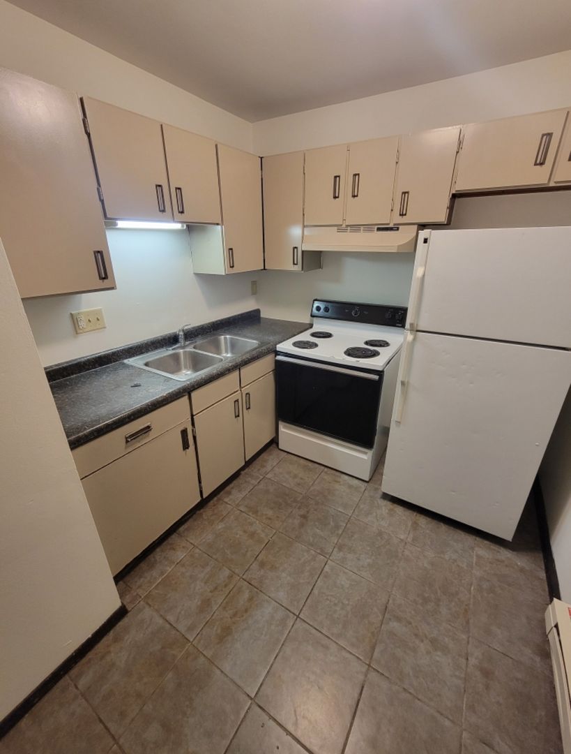 La Crosse Apartment: 1749 La Crescent St