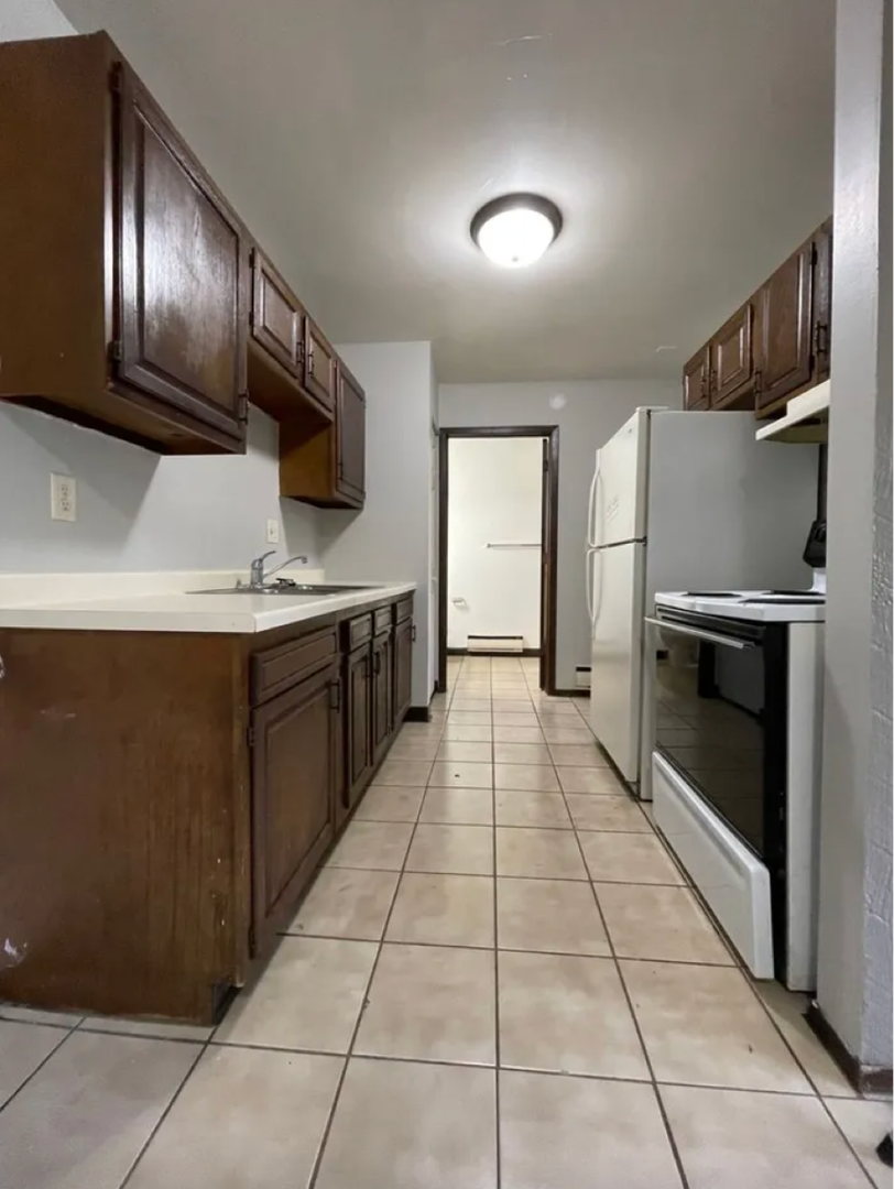 La Crosse Apartment: 1728 La Crescent St