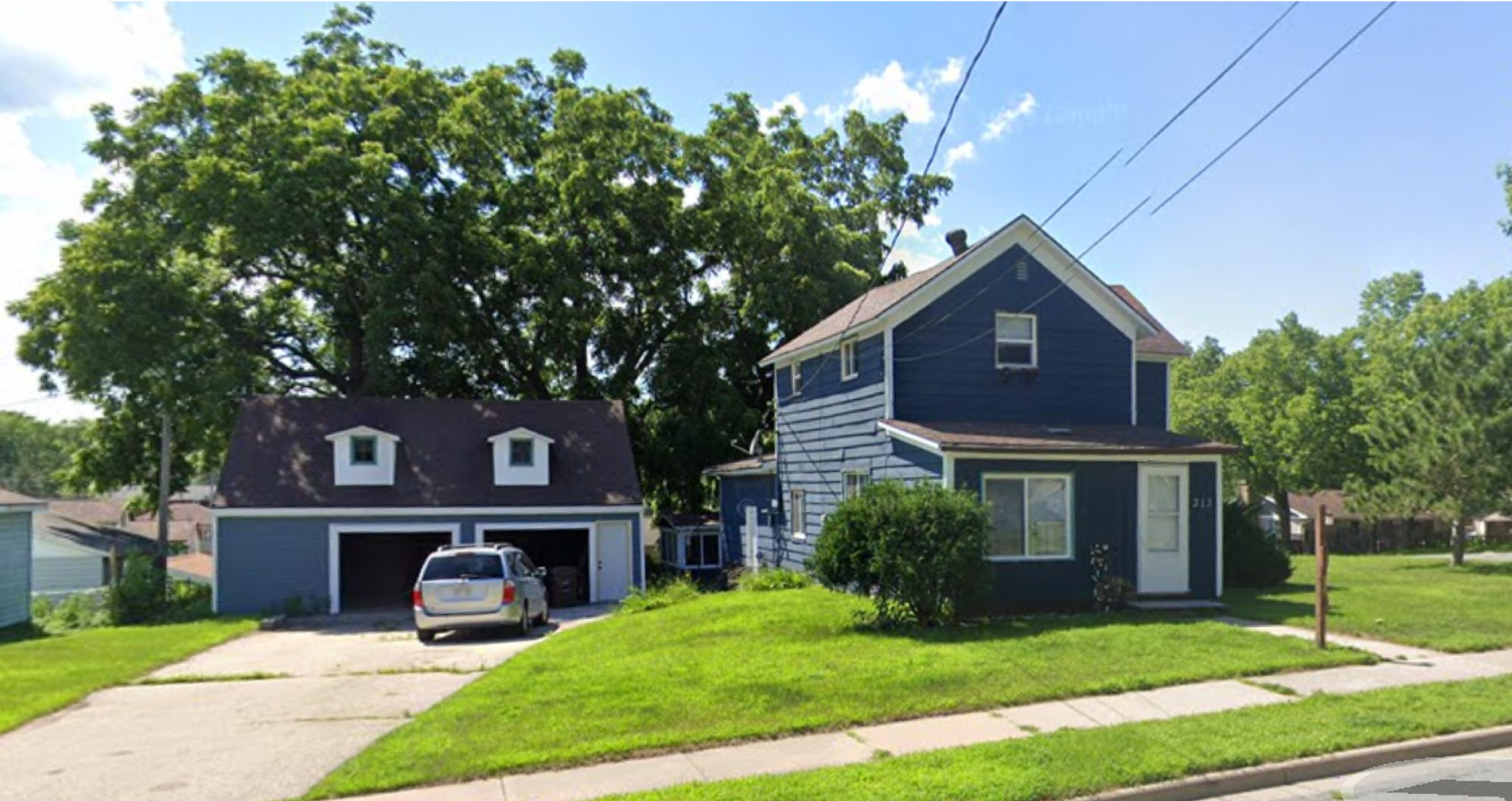 Spacious 4-Bed Home with 2-Car Garage & Backyard in the Heart of Onalaska!