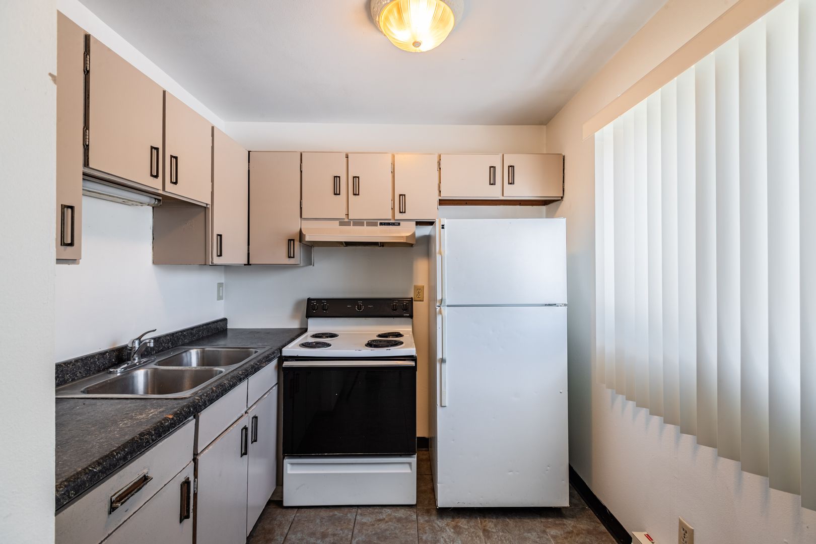 La Crosse Apartment: 1749 La Crescent St