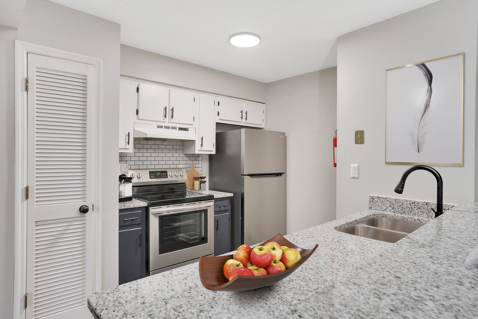 Rossville Apartment: 104 Summitt St.