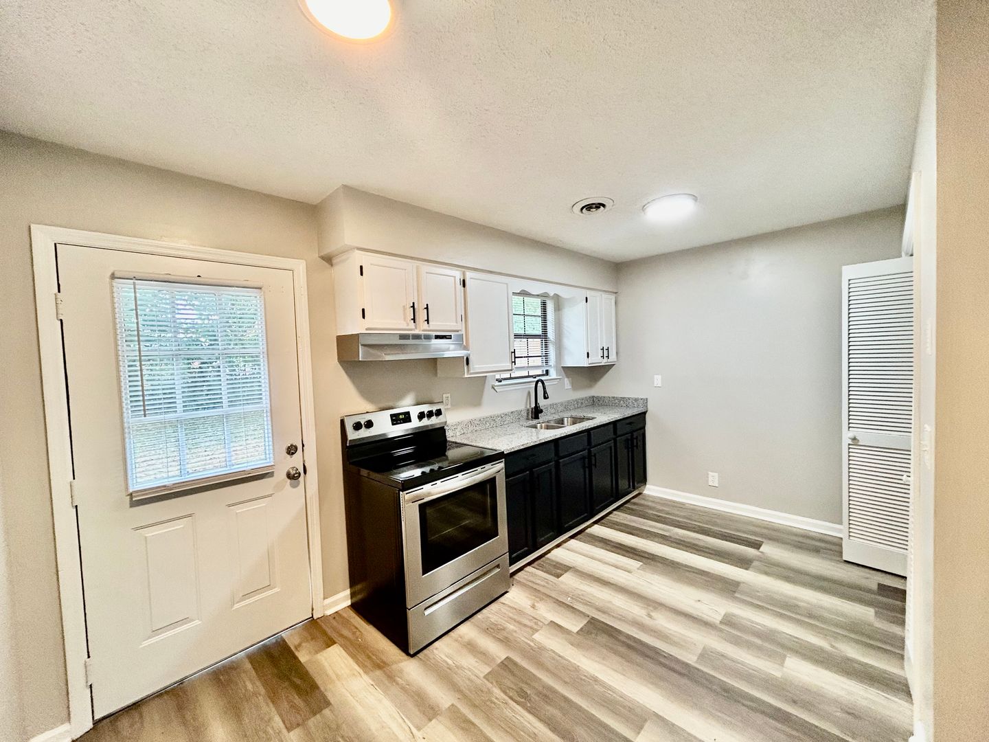 Rossville Apartment: 706 Roberta Dr.