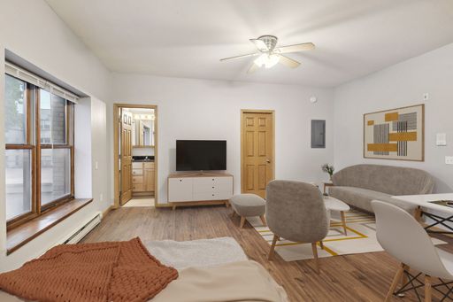 Renovated Studio Apartment-Available for Immediate Move-in – photo 1