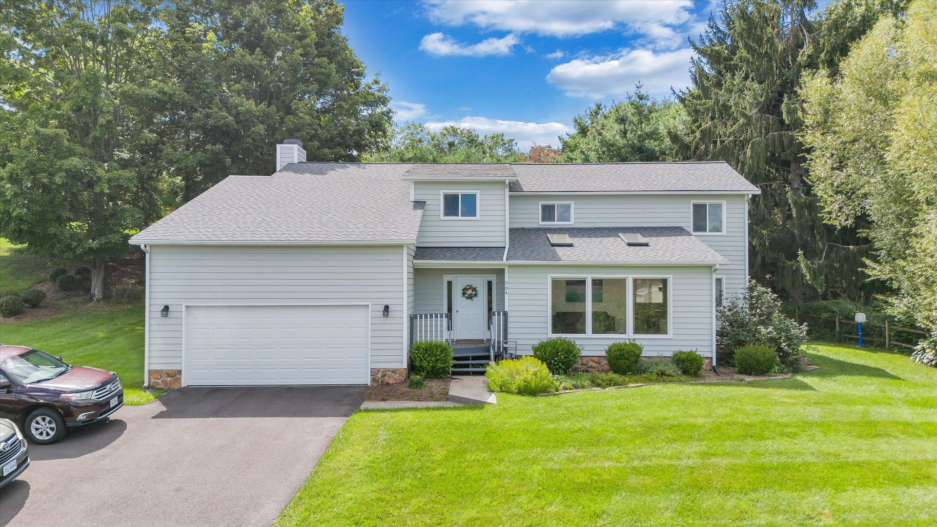 Blacksburg House: 504 Cedar Orchard Dr W