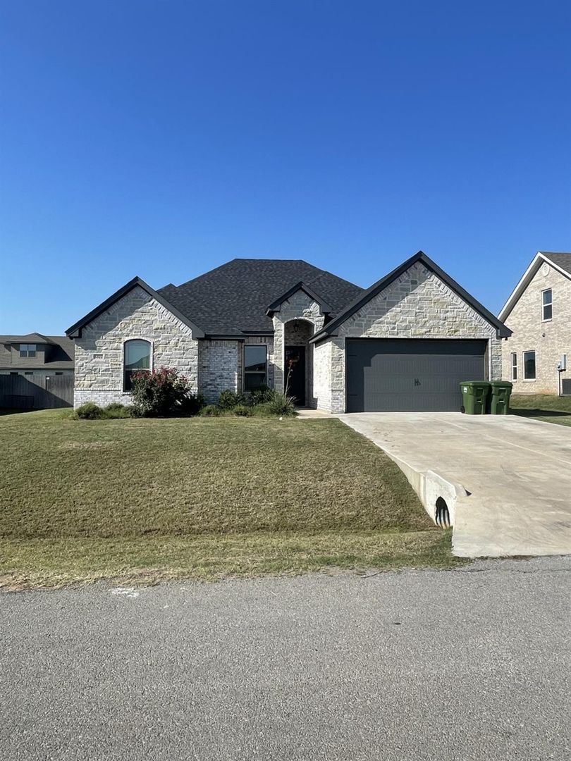 Granbury House: 3322 White Horse Drive