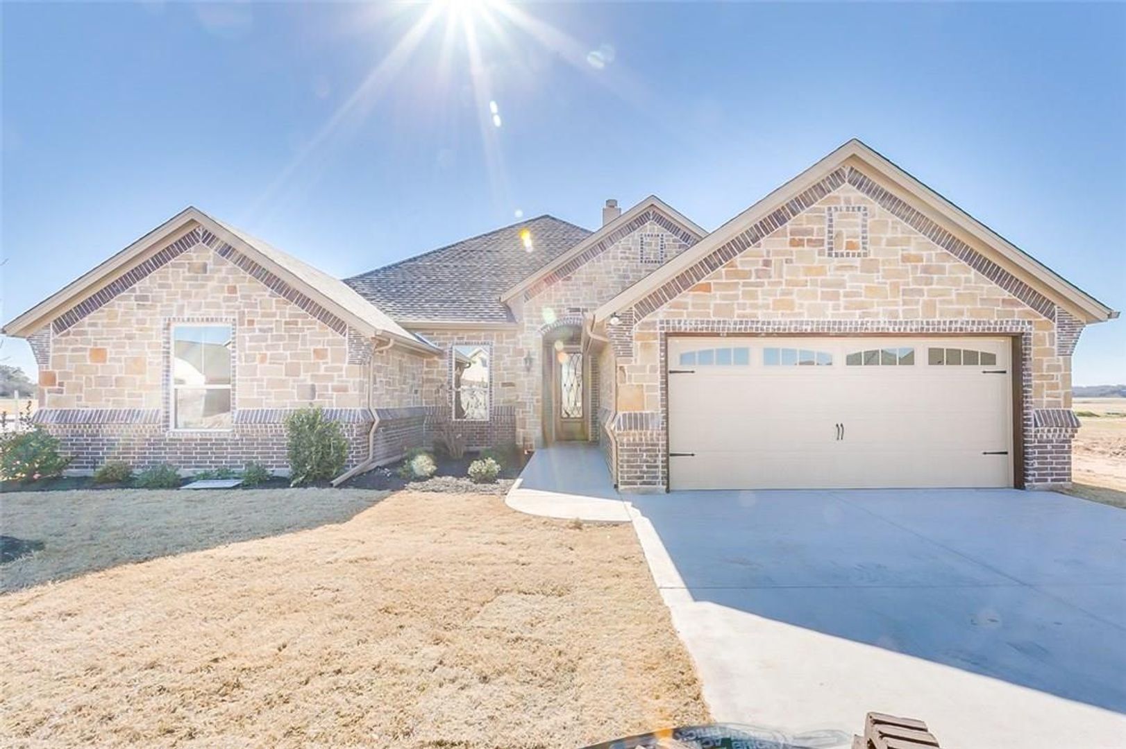 Granbury House: 320 Oar Wood Dr