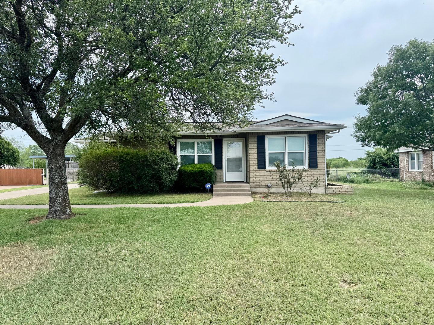 Granbury House: 2705 Acton School Road