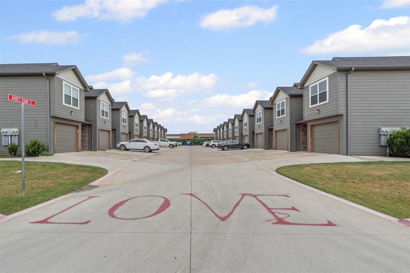 Granbury Apartment: Abbey Park Court