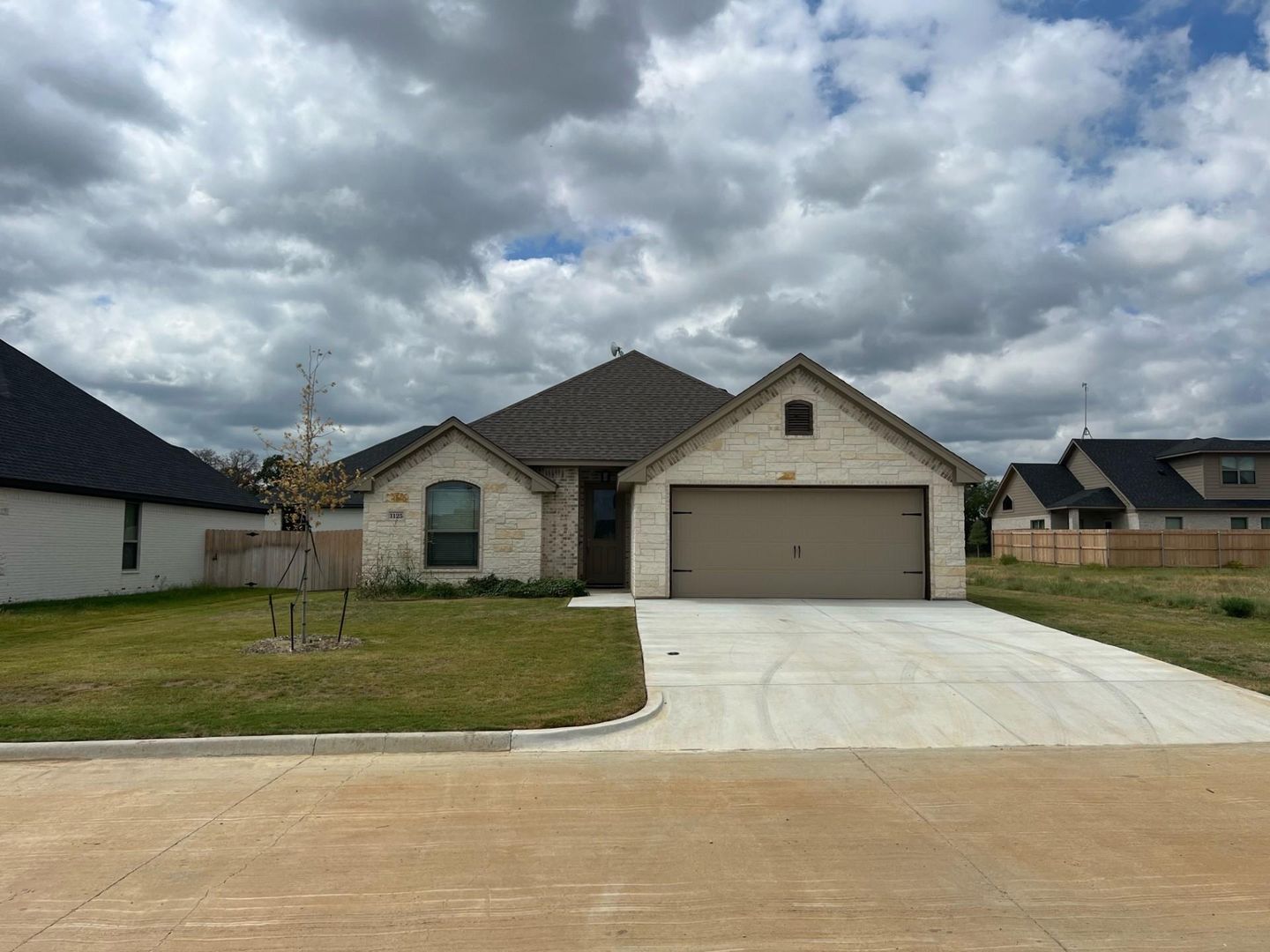 Tolar House: 1125 Wild Rose Drive