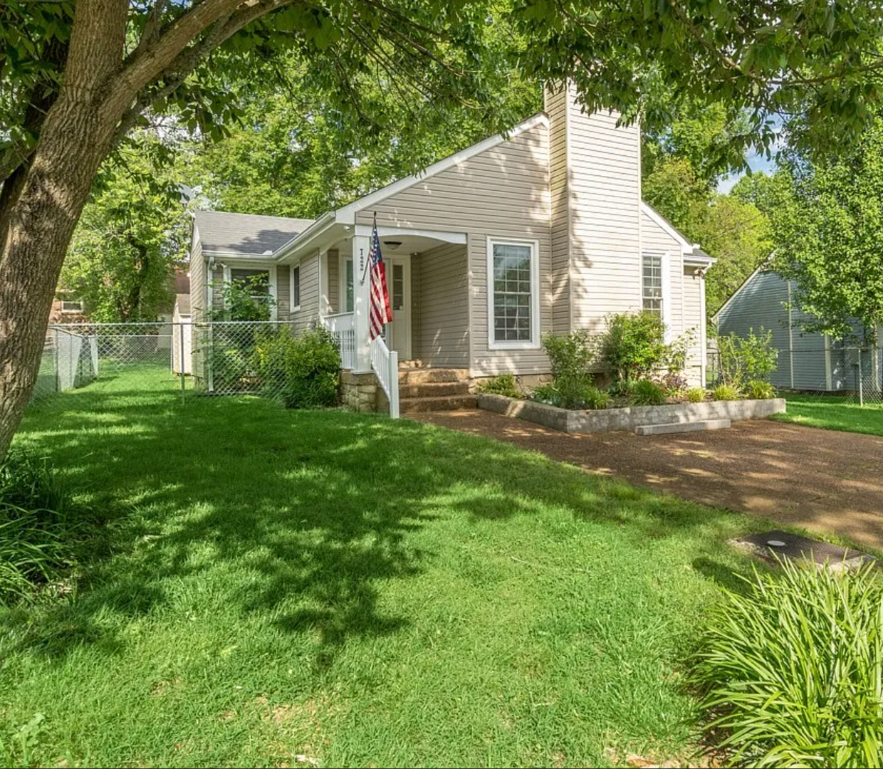 Madison House: 722 Heritage Square Drive