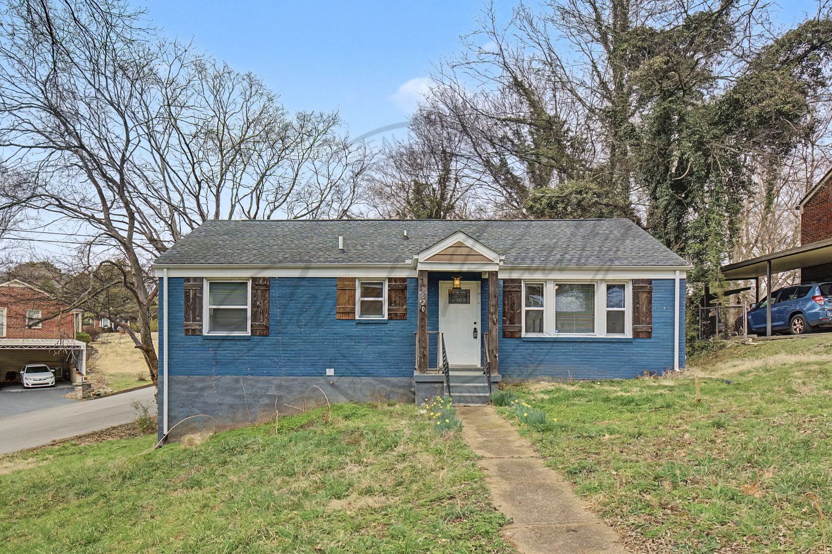 Clarksville House: 1020 Buck Dr.