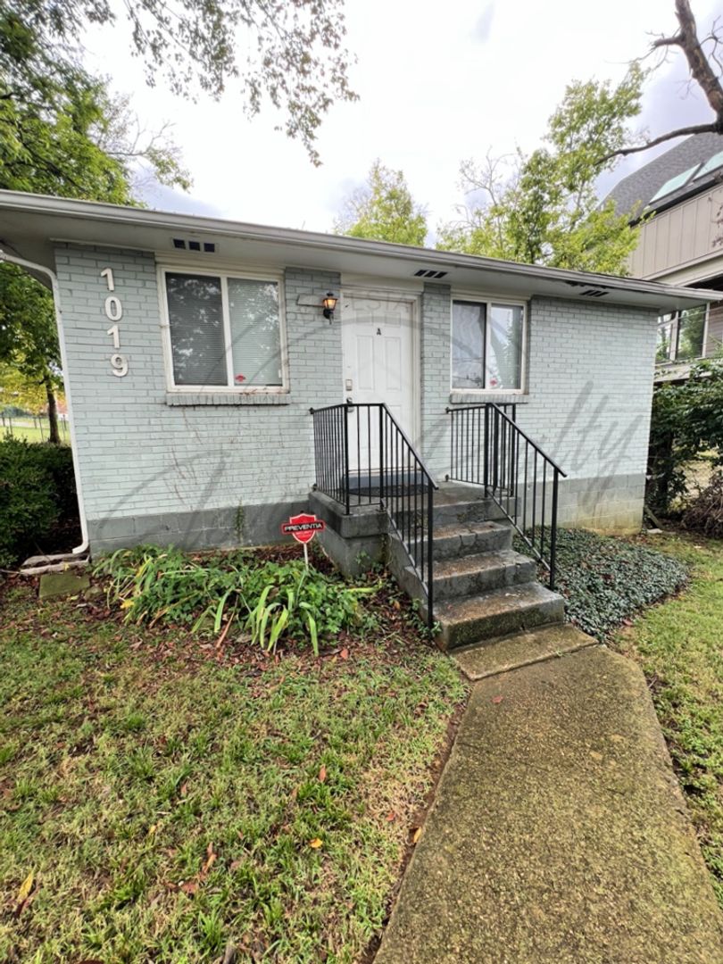 Nashville Apartment: 1019 Summit Ave