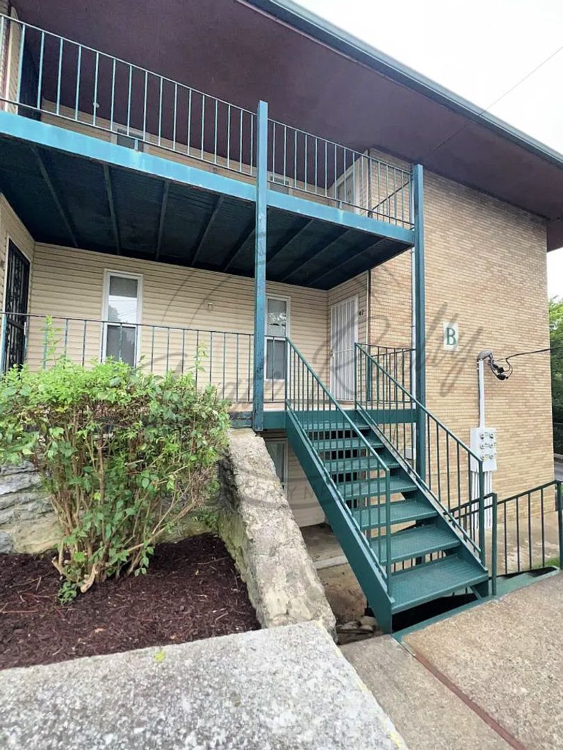 Madison Condo: 555 N Dupont Avenue Unit B-42