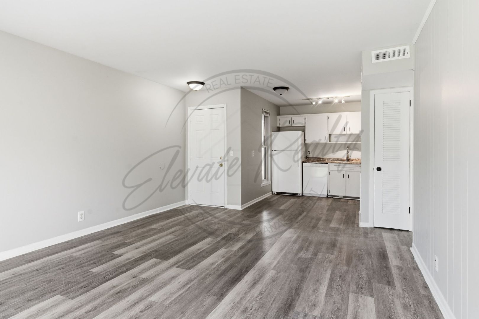 Madison Condo: 555 N Dupont Avenue Unit A-08