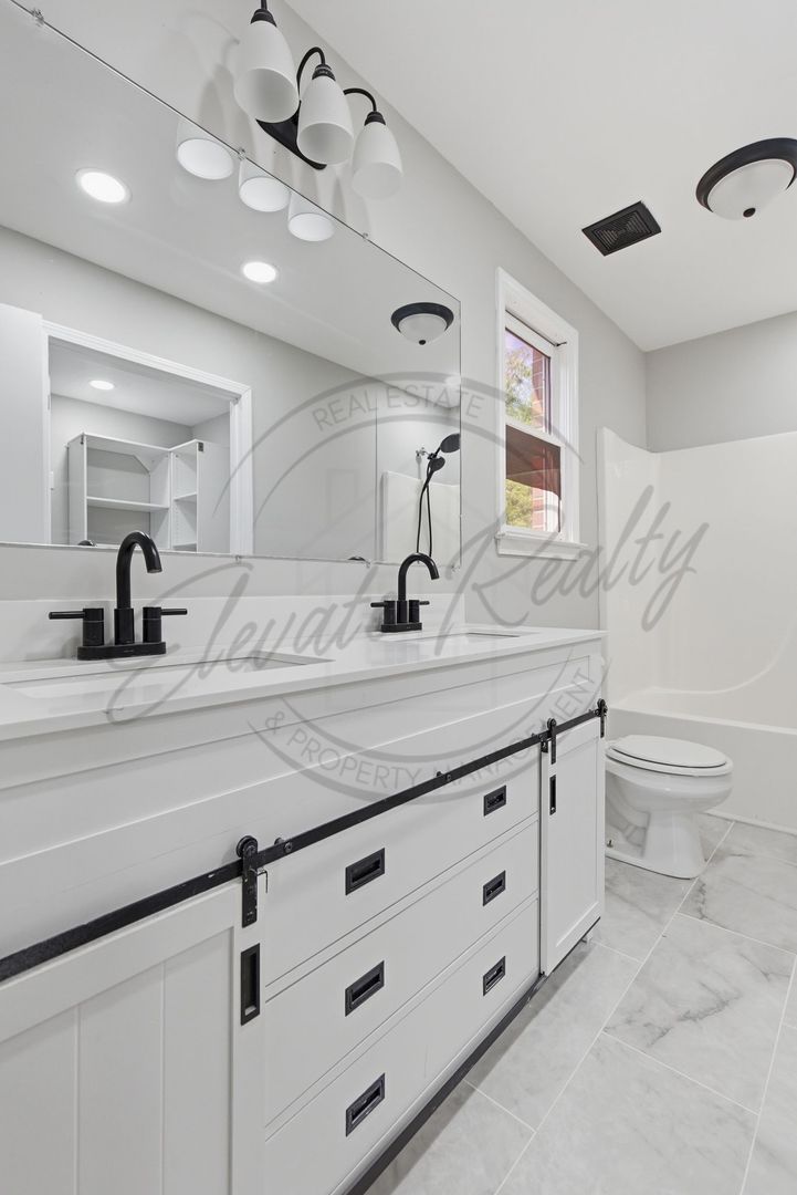 Clarksville House: 436 Kelsey Drive