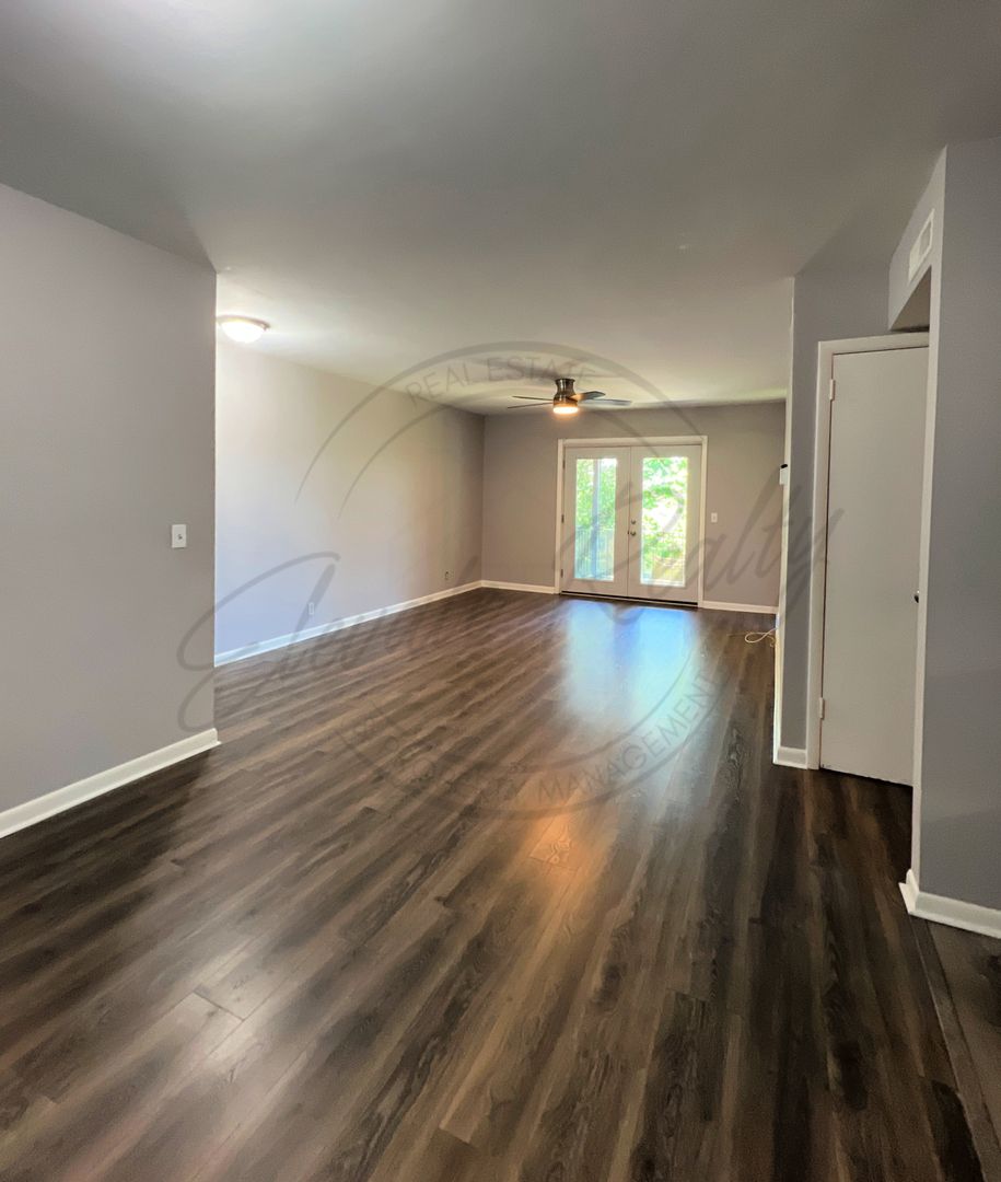 Madison Condo: 555 N Dupont Avenue APT C-53
