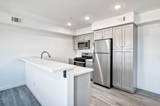 Pre-Lease Opportunity| Available 9/9/2026|3D or Virtual Tour Avail| 3 Balconies! | W/D| AC| Modern Finishes| Pet-Friendly| Solar Benefits – photo 1