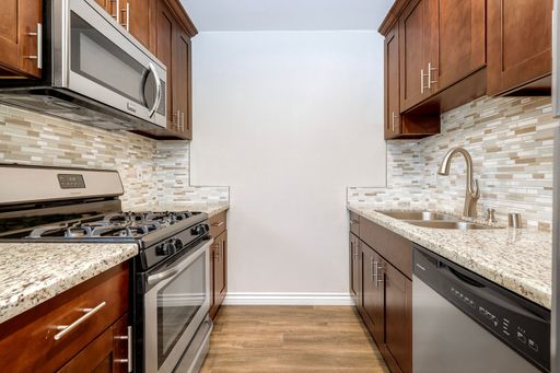 View Daily until 7:00pm| Upgraded 1b1b Cottage | W/D Hookups| Golden Hill | Pet Friendly | No Weight Limit – photo 1
