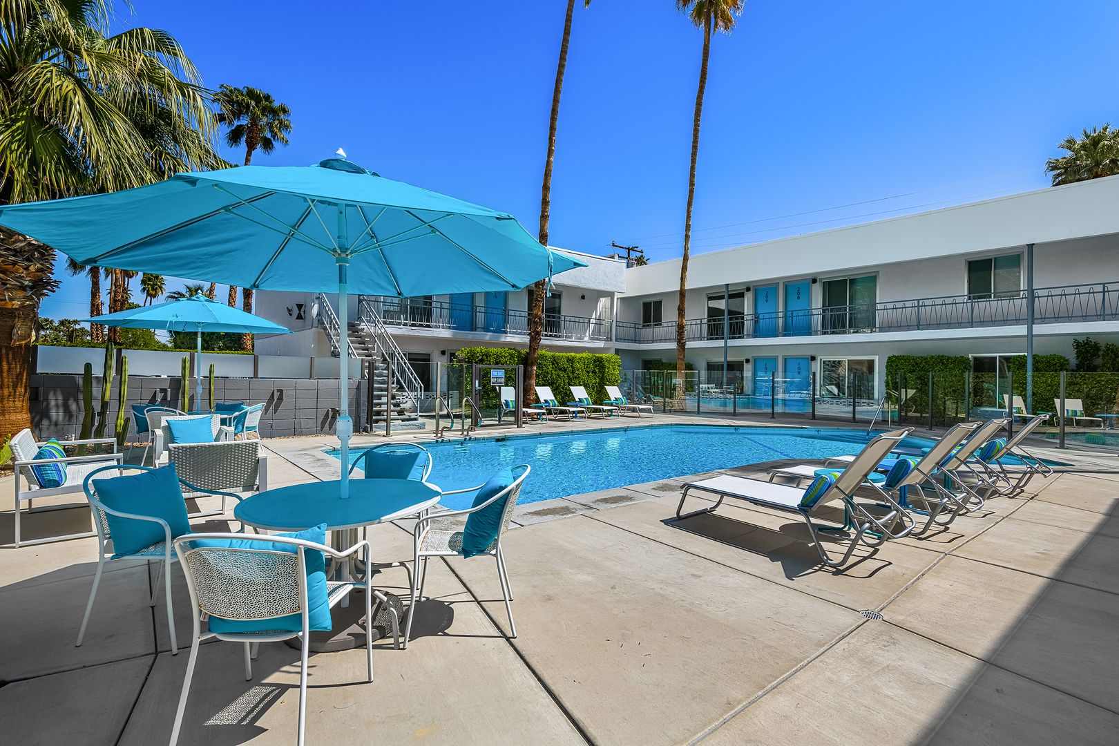 Palm Springs Apartment: 1530 E. Palm Canyon Dr.
