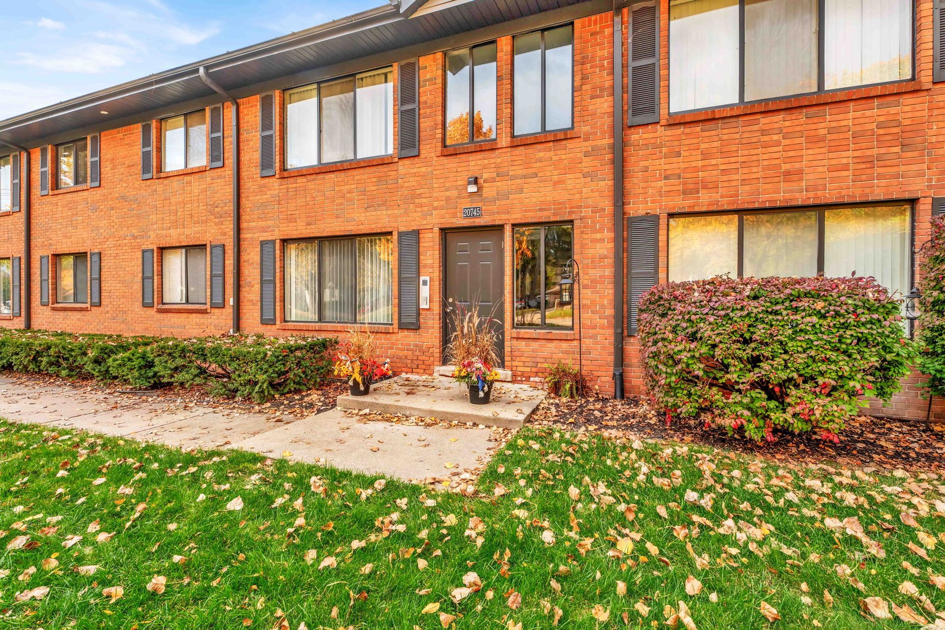Farmington Hills Apartment: 20745 Saint Francis St.