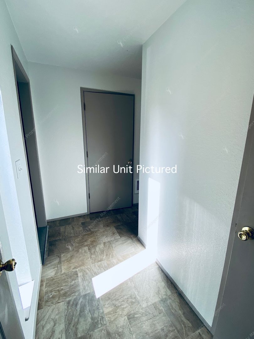 Bend Apartment: 2810 NE Mesa Ct