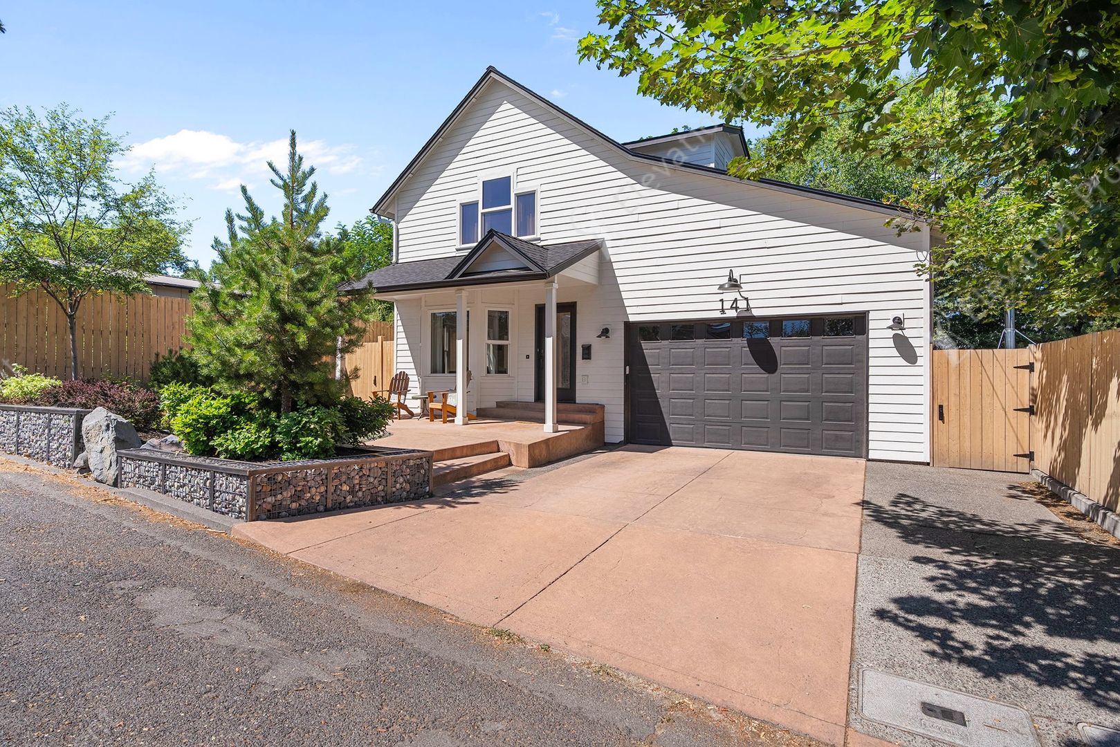 Bend House: 141 NW Adams Place